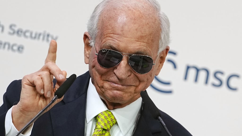 Ischinger erinnerte schmunzelnd an Macrons Sonnenbrillen-Moment.