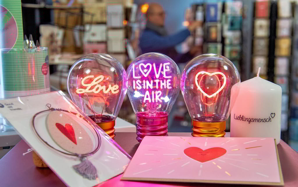 Der Valentinstag findet sich auch in einigen Naumburger Geschäften wieder, wie hier im Bastelladen „Schwubbs“. 