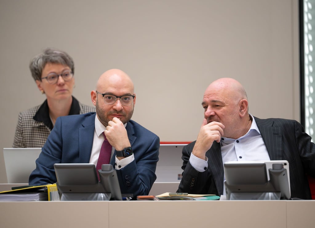 Brandenburgs Innenminister René Wilke (SPD) und Finanzminister Robert Crumbach (parteilos) bewerten die Angleichung zwischen Ost und West bei der Tarifeinigung für die Länder positiv, (Archivbild)