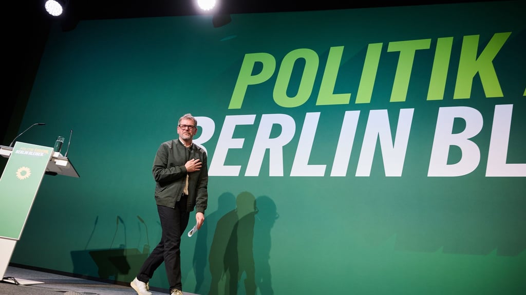 Grünen-Spitzenkandidat Werner Graf will nach der Berlin-Wahl am 20. September den CDU-Politiker Kai Wegner im Rathaus ablösen.