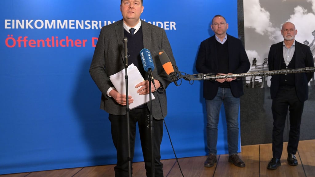Länder-Verhandlungsführer Andreas Dressel hält den Tarifabschluss für vertretbar.