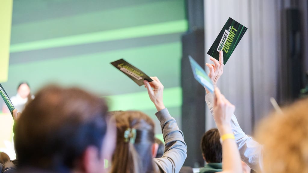 Die Delegierten des Parteitags der Berliner Grünen zum Wahlprogramm haben viele Abstimmungen vor sich. (Archivbild)