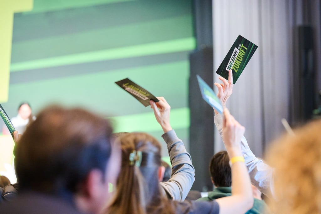 Die Delegierten des Parteitags der Berliner Grünen zum Wahlprogramm haben viele Abstimmungen vor sich. (Archivbild)