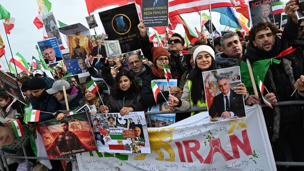 Tausende demonstrierten in München gegen die politische Führung im Iran.