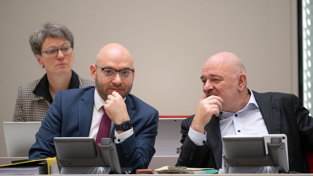 Brandenburgs Innenminister René Wilke (SPD) und Finanzminister Robert Crumbach (parteilos) bewerten die Angleichung zwischen Ost und West bei der Tarifeinigung für die Länder positiv, (Archivbild)