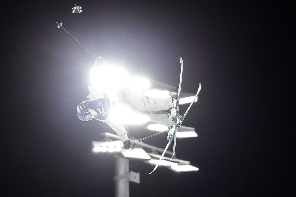 Etwas mehr als eine Woche nach einer Knie-Operation bestreitet Muriel Mohr die Big-Air-Qualifikation.