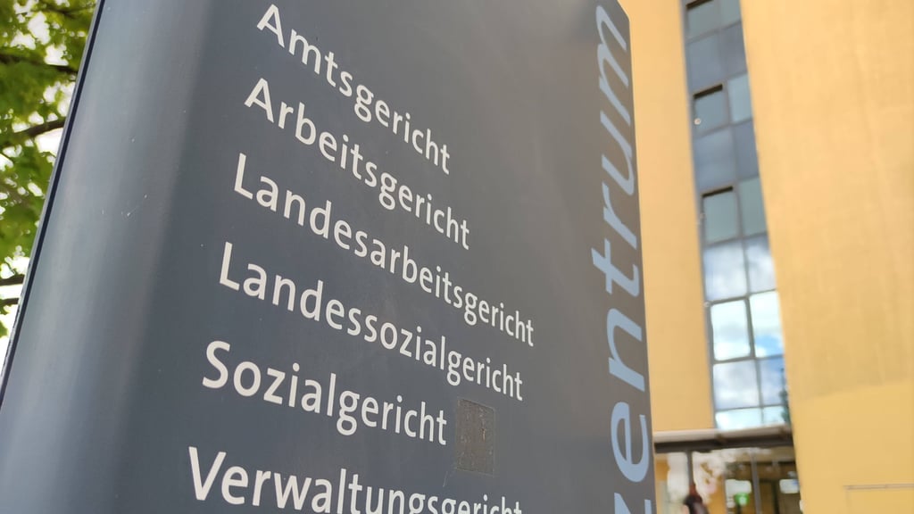 Vor dem Amtsgericht Halle geht es bei einer Verhandlung am Dienstag um eine Räumungsklage gegen eine Wohngemeinschaft.