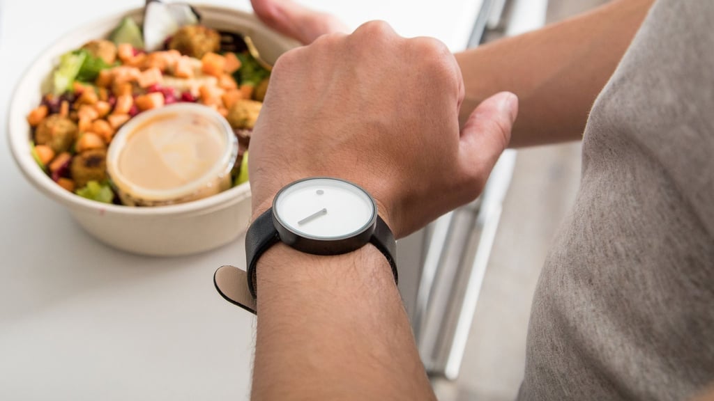 16 Stunden am Tag auf Essen verzichten: Wer Intervallfasten macht, folgt oft diesem Schema.