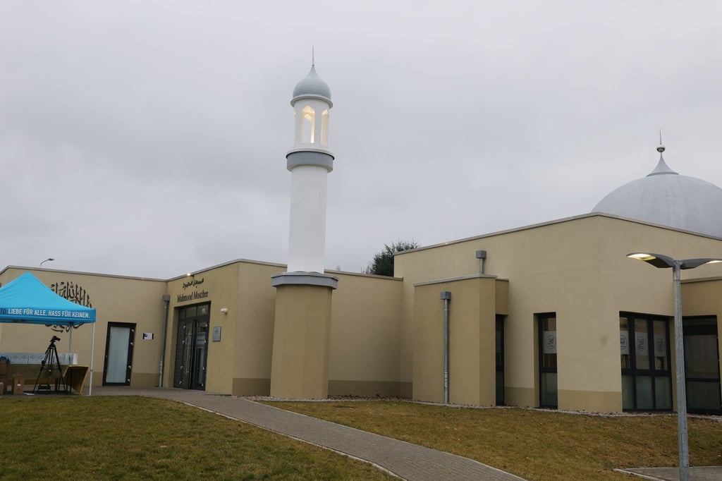Nach jahrelanger Bauzeit ist eine Moschee der Ahmadiyya Gemeinde in Erfurt eröffnet worden.
