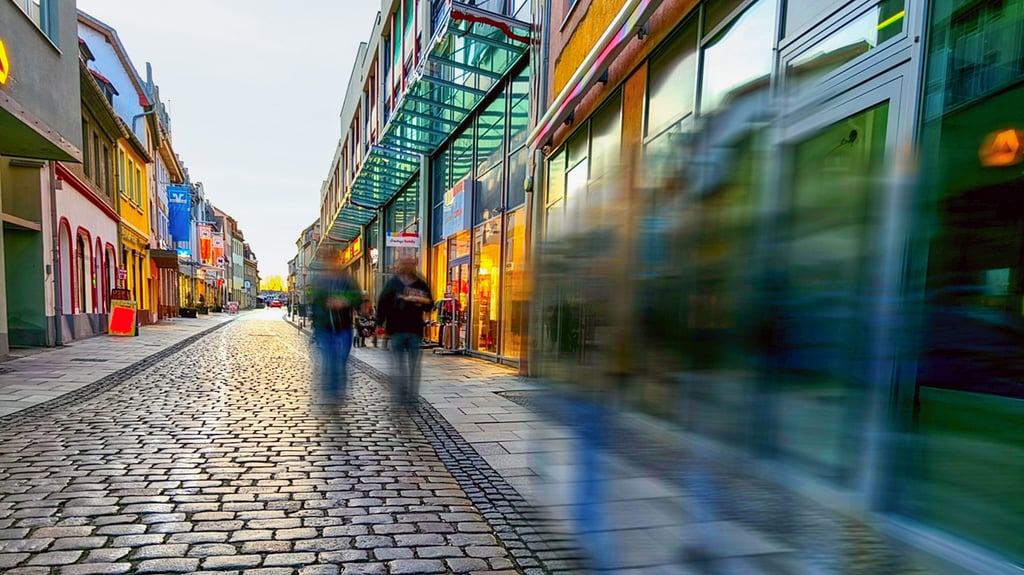 Demnächst sollen die Merseburger mittels Stickerheft in die Innenstadt gelockt werden. Bei über zehn Euro Einkaufswert gibt’s einen Aufkleber. 