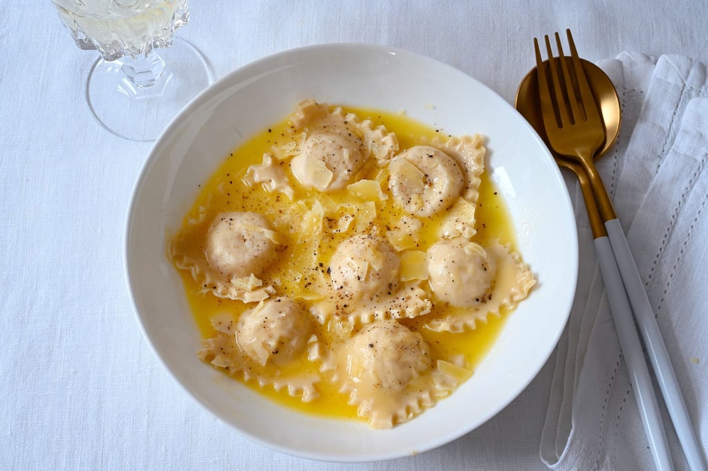 Die Käse-Ravioli sind nicht nur selbstgemacht - sie werden auch in einer köstlichen französischen Buttersauce serviert.