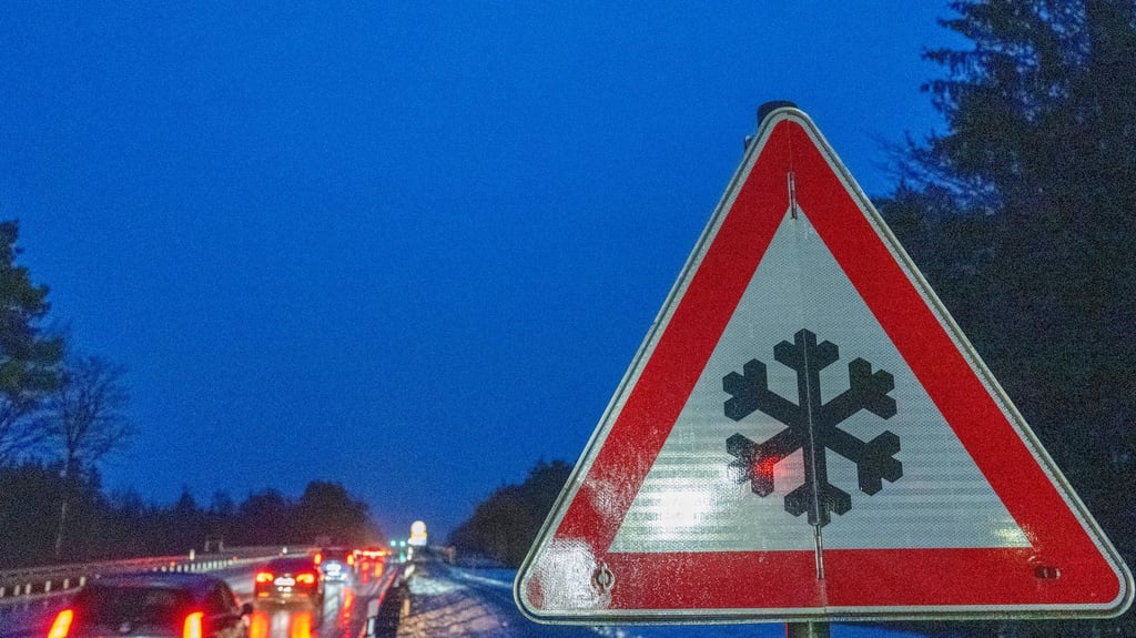 18 Mal kommt es im Landkreis Stade auf glatten Straßen zu Unfällen. (Symbolbild)