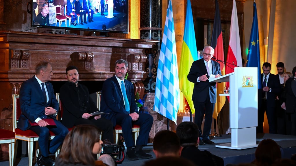 Stellvertretend für den Mut und die Kraft der Ukrainer im Krieg gegen Russland nahm Präsident Wolodymyr Selenskyj den Ewald-von-Kleist-Preis entgegen.