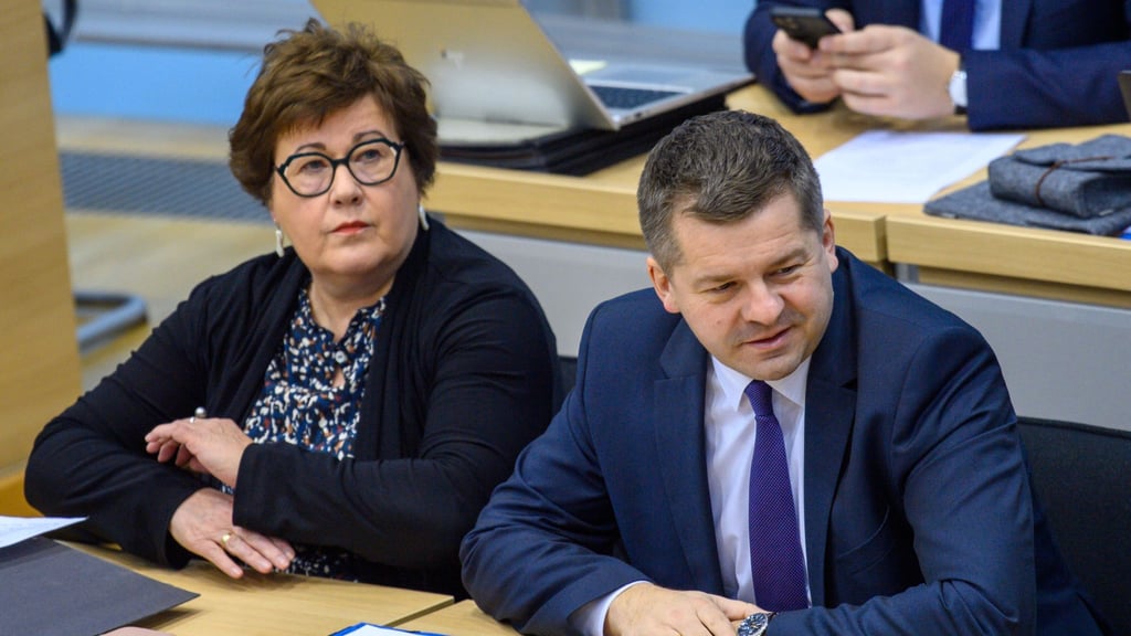 Ministerpräsident Sven Schulze fordert, dass junge ukrainische Männer in ihre Heimat zurückkehren - seine Arbeitsministerin sieht das anders. (Archivbild)