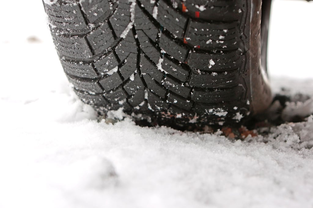 Auf den Straßen in Niedersachsen und Bremen kann es in den kommenden Tagen wieder rutschig werden. (Symbolbild)