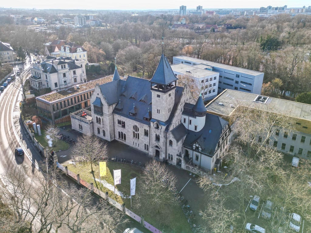 Die Burg Giebichenstein sollte eigentlich schon 2027 einen Neubau bekommen. (Archivbild)