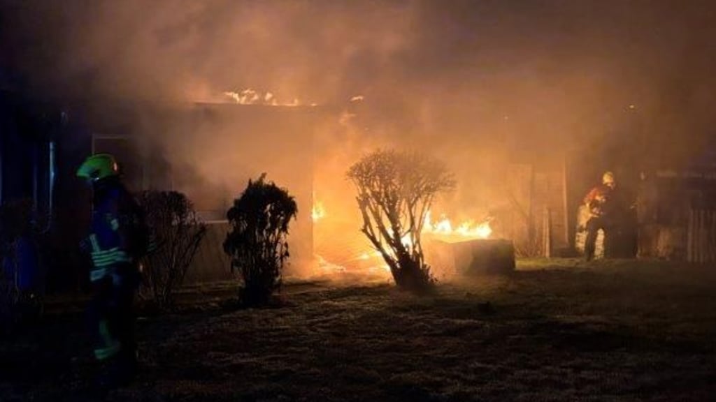 Trotz des Einsatzes mehrerer Feuerwehren aus dem Stadtgebiet Wernigerode brannte die Gartenlaube in der Siedlung Am Tünneckenberg  komplett nieder. 