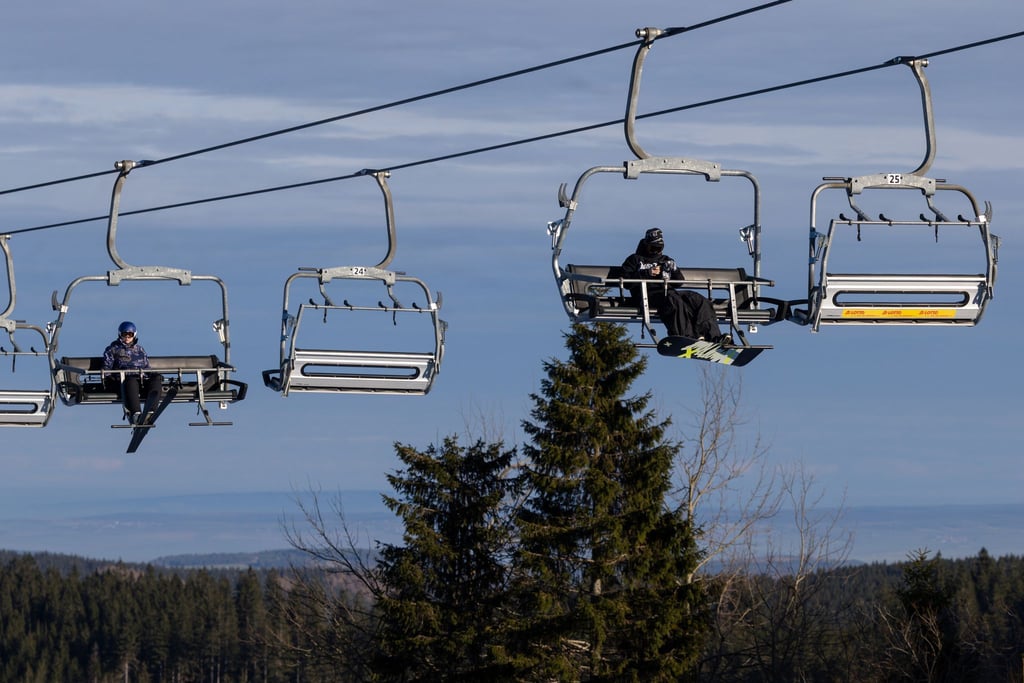 Von der dicken Schneedecke ist durch die milden Temperaturen nicht viel geblieben. (Archivbild)