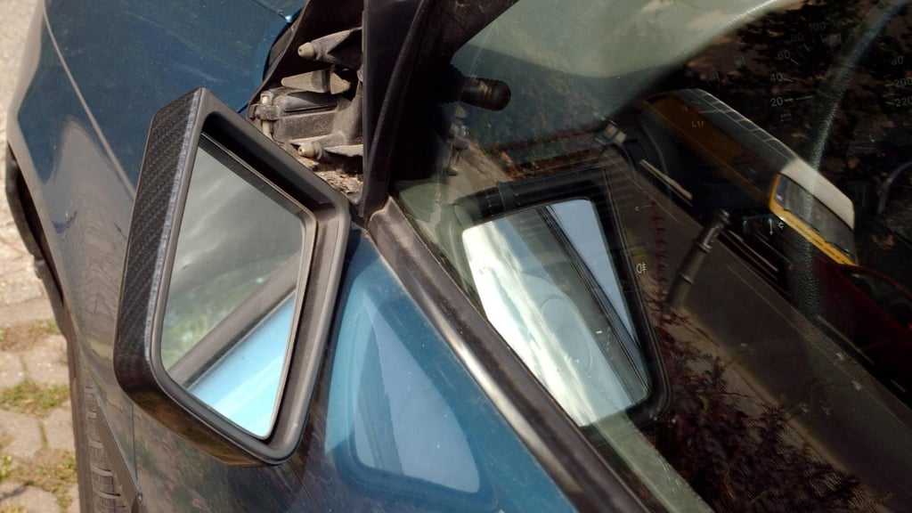 In Retzau ging bei einem Zusammenstoß ein Seitenspiegel zu Bruch.