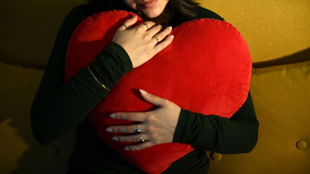 Lass dich drücken: Das rote Herz ist das Symbol der Liebe. (Archivbild)