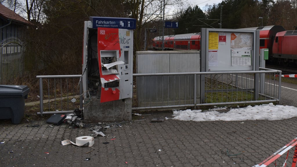 Der Fahrkartenautomat in Möser wurde gesprengt.