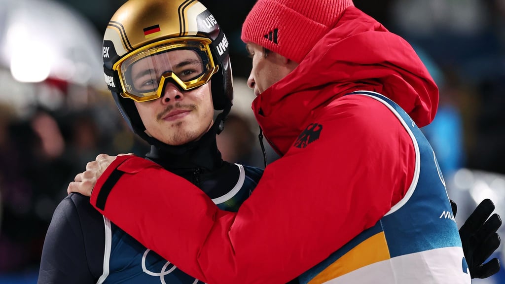 Einzel-Olympiasieger Philipp Raimund (l) und Andreas Wellinger (r) gehören zum deutschen Super-Team-Aufgebot.