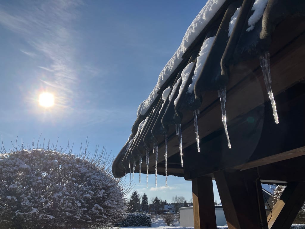 Es bleibt weiterhin winterlich mit Schnee und Minusgraden in Niedersachsen und Bremen.