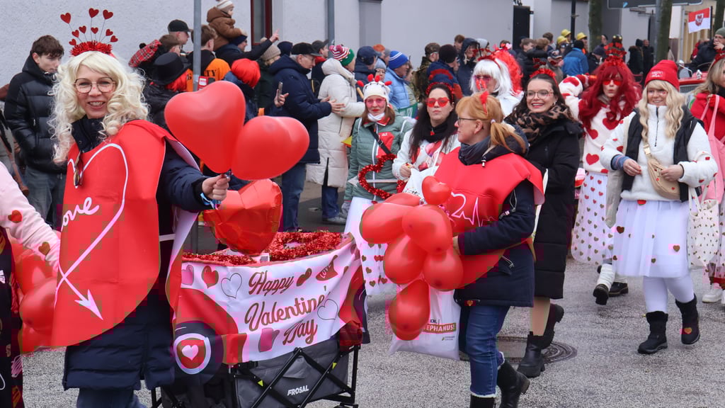 Der Valentinstag hat den Karnevalsumzug am 14. Februar 2026 in Osterburg geprägt.