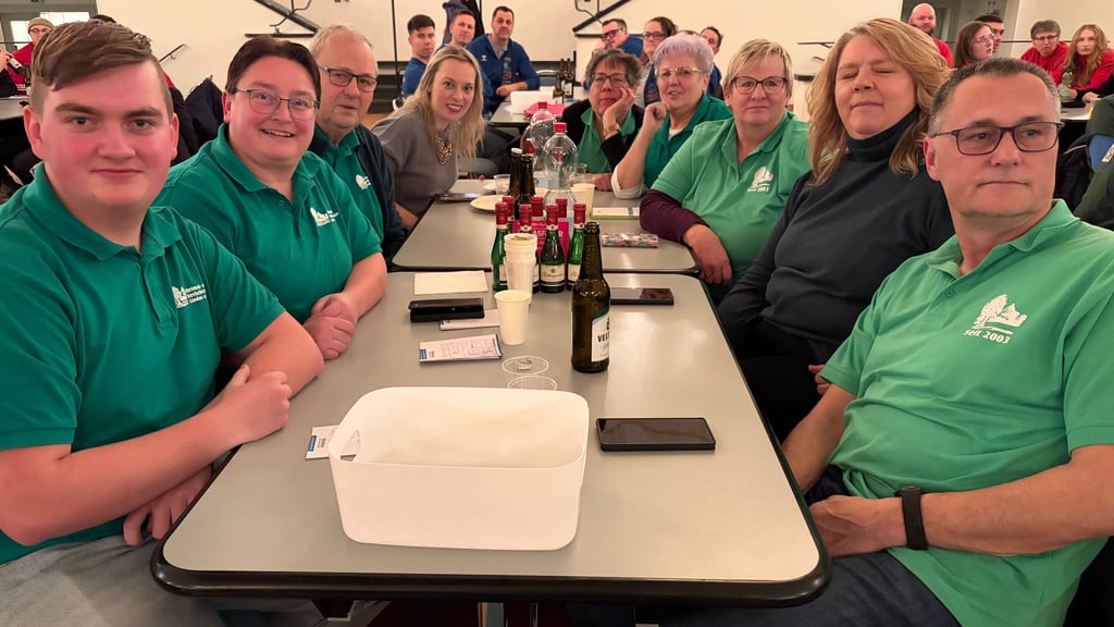 In ihren grünen Vereins-T-Shirtswaren die Mitglieder vom Lindauer Heimatverein gut zu erkennen.