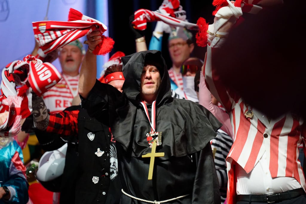 Auch FC-Trainer Lukas Kwasniok ist auf dem FC-Karnevalswagen am Rosenmontag dabei. (Archivbild)