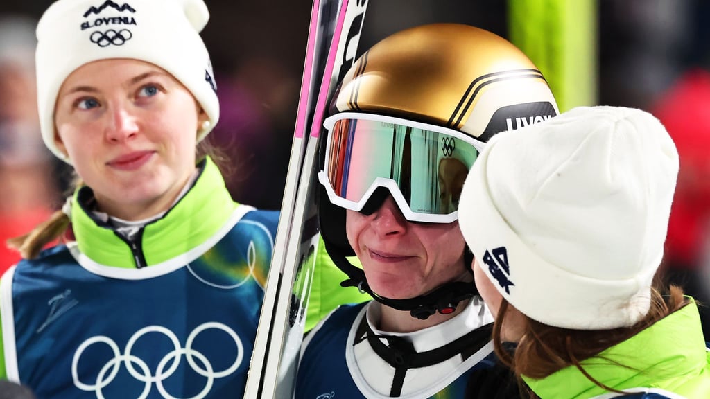 Nika Prevc (M) konnte auch im zweiten Einzelspringen nicht Gold gewinnen.