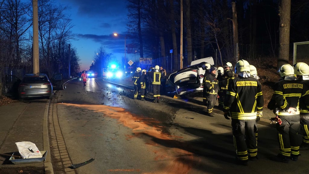 Laut Polizei entstand an den Autos ein Sachschaden in Höhe von 30.000 Euro. (Symbolfoto)
