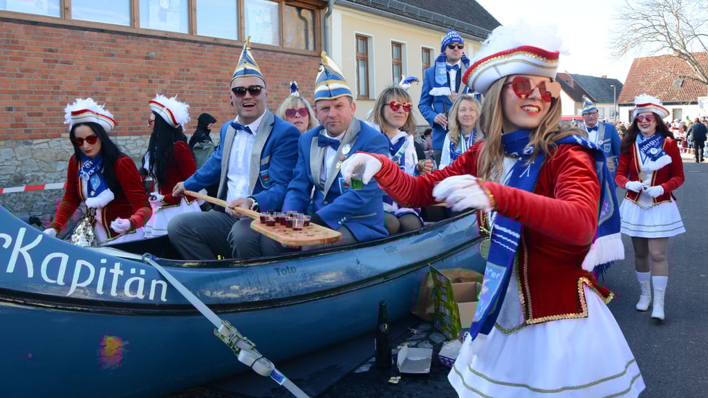 Ein Schnäpschen gefällig? Dies und andere Leckereien gab es gestern Nachmittag im Überfluss. 