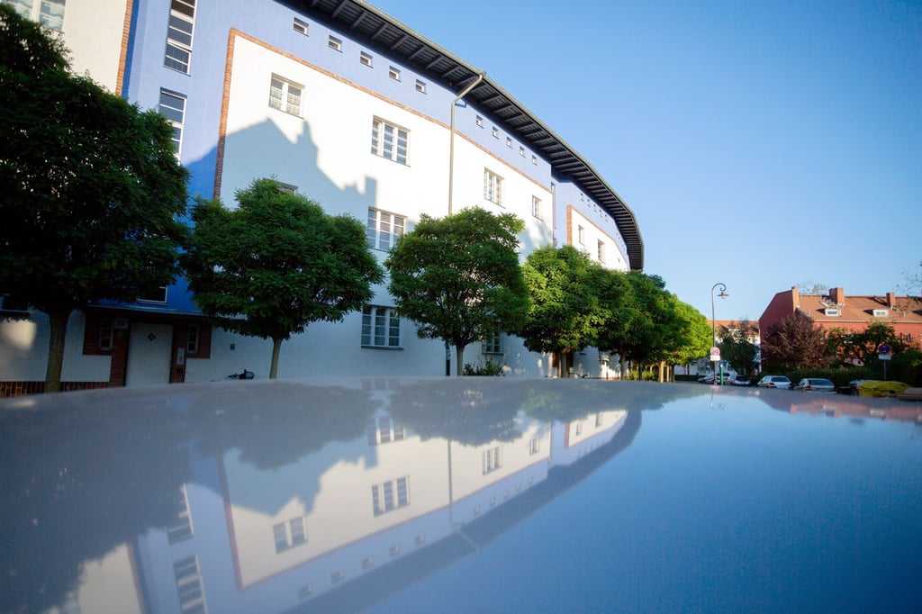 Ein Mann hatte sein Handy bei einer Autofahrt verloren. (Symbolbild)