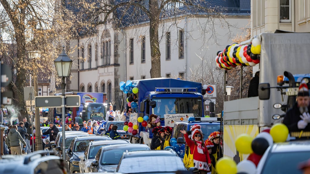 Mit einem farbenfrohen Umzug durch Quedlinburg sorgt der Quedlinburger Carneval Verein QCV am 15. Februar für Stimmung. Mit dabei sind Vereine aus der Region, THW und Feuerwehr.
