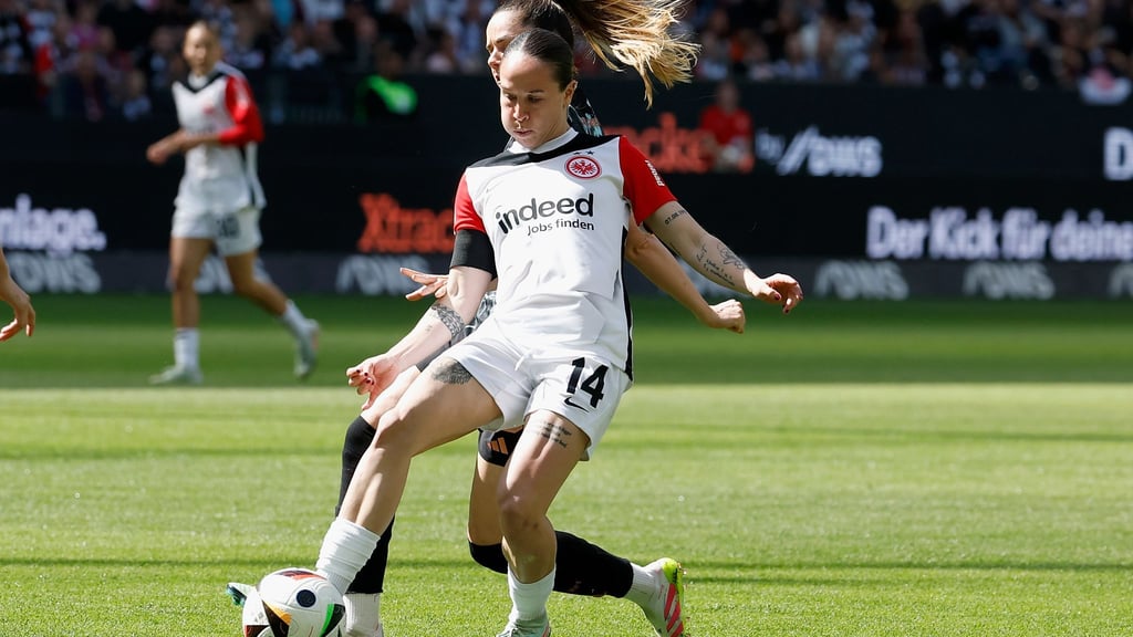 Frankfurts Géraldine Reuteler (vorn) traf dreimal in Jena. (Archivbild)