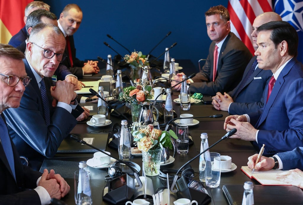 „Zwischen Europa und den Vereinigten Staaten von Amerika hat sich eine Kluft, ein tiefer Graben aufgetan“, konstatierte Kanzler Merz in seiner Rede bei der MSC. Später traf er sich dann mit US-Außenminister Marco Rubio.