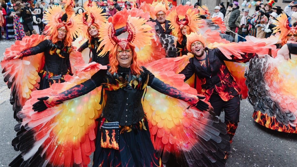 In Thüringen wird Straßenkarneval wie in Wasungen schon vor dem Rosenmontag mit Umzügen gefeiert.
