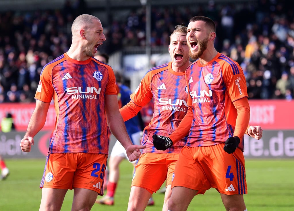 Schalker Jubel über die Tabellenführung.