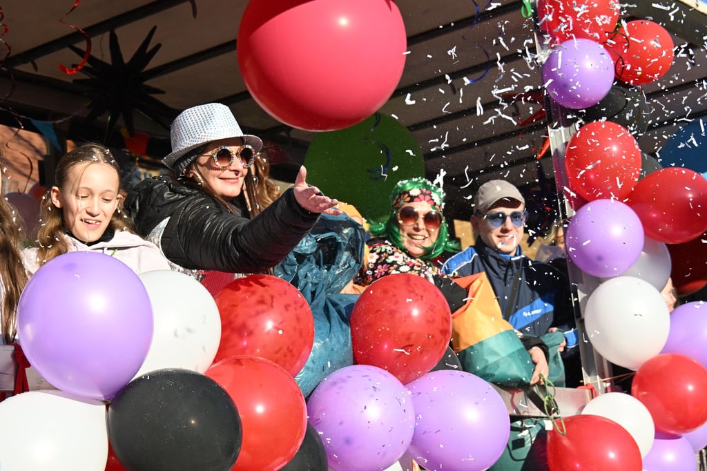 Gute Stimmung auf den Festwagen.