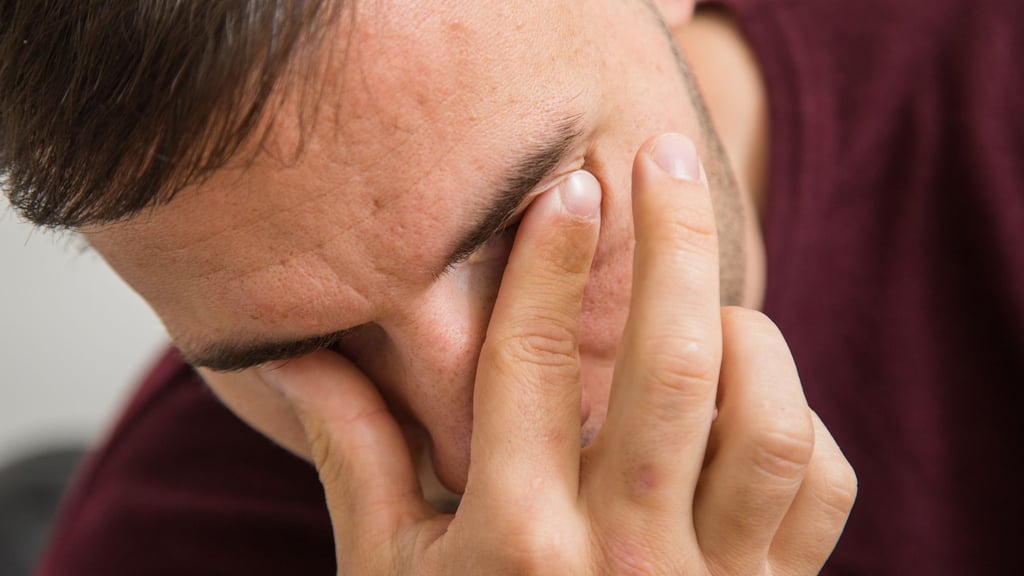 Augen sind gereizt und gerötet? Dann stimmt womöglich etwas mit dem Tränenfilm nicht.