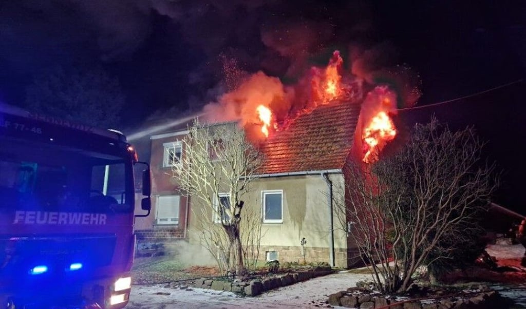 In Teicha in der Gemeinde Petersberg ist im Januar ein Haus abgebrannt. Nun spricht die Eigentümerin drüber.