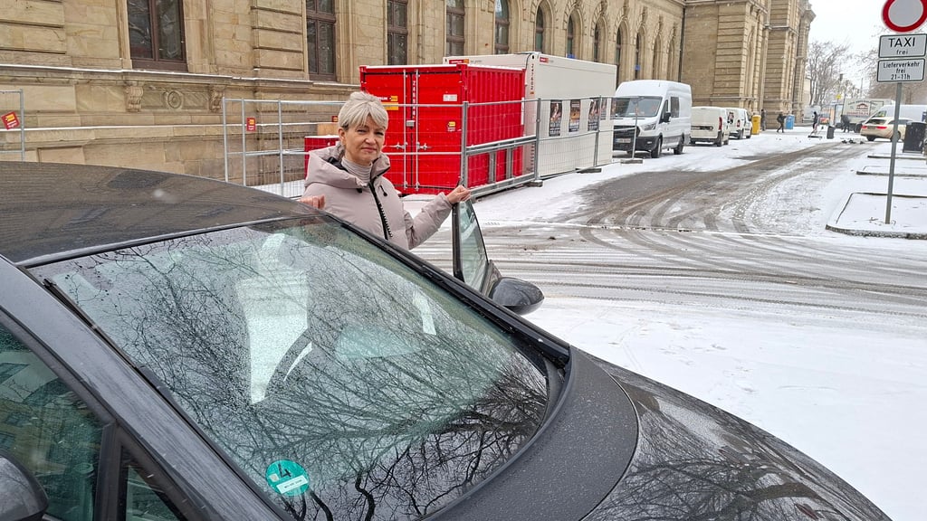 Nicole Suchy ärgerte sich am Montag über den Winterdienst und die auch sonst nicht ausreichende verkehrliche Erschließung von Salbke und Westerhüsen. Von Westerhüsen aus bis zum City Carrè/Magdeburger Hauptbahnhof brauchte sie mehr als 90 Minuten mit dem Auto, was sonst nur rund 20 Minuten dauere. Auslöser sei unter anderen der schlechte Winterdienst gewesen.  