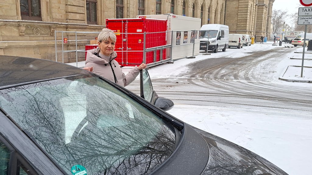 Nicole Suchy ärgerte sich am Montag über den Winterdienst und die auch sonst nicht ausreichende verkehrliche Erschließung von Salbke und Westerhüsen. Von Westerhüsen aus bis zum City Carrè/Magdeburger Hauptbahnhof brauchte sie mehr als 90 Minuten mit dem Auto, was sonst nur rund 20 Minuten dauere. Auslöser sei unter anderen der schlechte Winterdienst gewesen.  