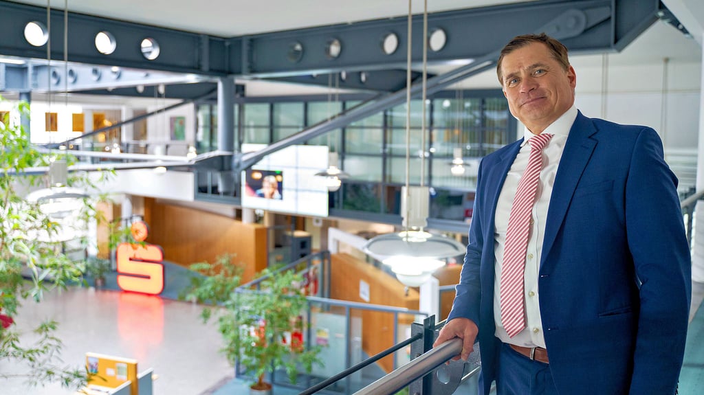 Sparkassen-Vorstand Thomas Arndt  in der Geschäftsstelle Am Alten Bahnhof in Wittenberg