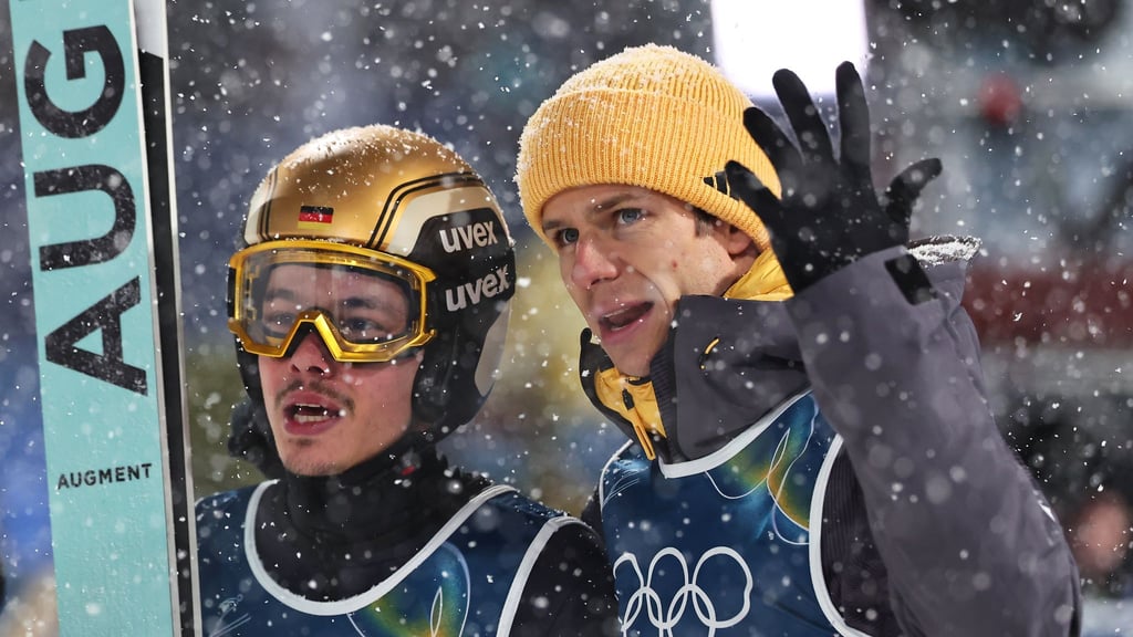 Philipp Raimund und Andreas Wellinger verpassen im Schneetreiben eine Medaille.