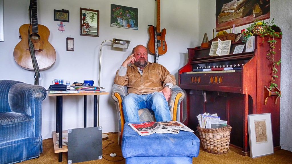 Christian Kunert, genannt „Kuno“, kann aus gesundheiltichen Gründen keine Rockmusik mehr mit Renft spielen. Der Ex-Thomaner lebt heute im Harz und schreibt Bücher.