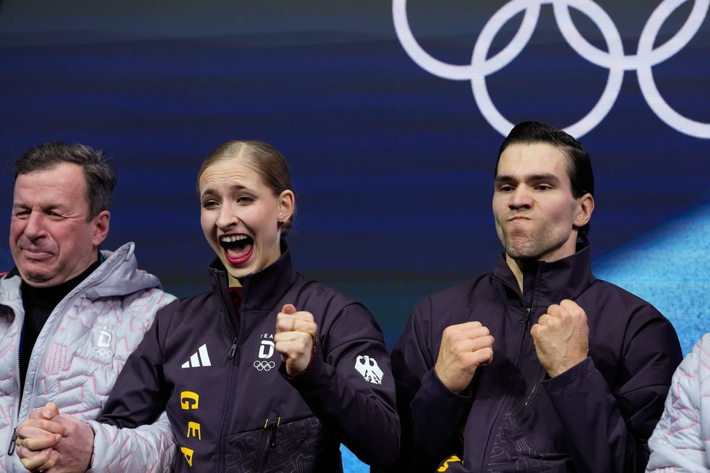 Minerva Hase (l) und Nikita Volodin (r) sind vor der Olympia-Kür in Führung.