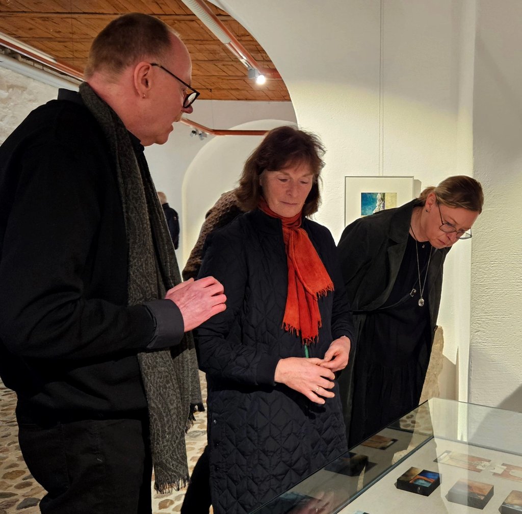 Mit der Vernissage zur Personalausstellung „Magie der Transparenz " von und mit dem Künstler Gerlach Bente (links) sind am 13. Februar die 61. Zerbster Kulturfesttage an den Start gegangen. 