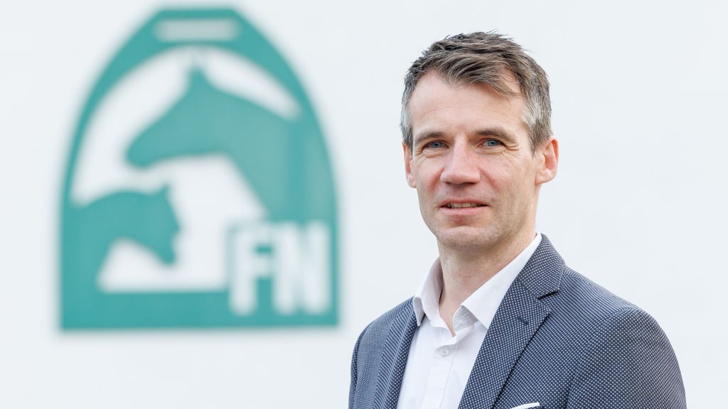 Der Vorstandsvorsitzende der Deutschen Reiterlichen Vereinigung, Dennis Peiler, äußert sich zur Tierquälerei in München: „Tief erschüttert“